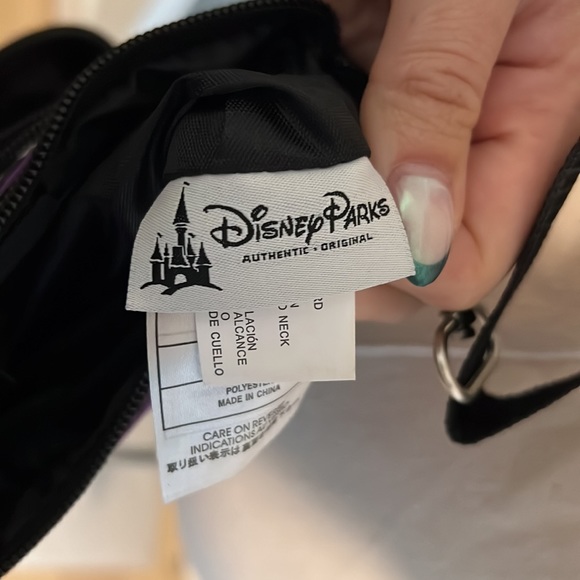 Disney crossbody purse. Nylon. Used once. One Size. Multi color. Mickey Mouse. - Picture 4 of 6
